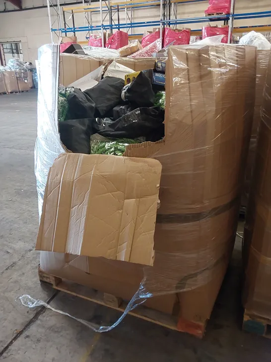 PALLET CONTAINING A LARGE QUANTITY OF GARDEN HOSE PRODUCTS 