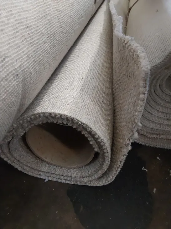 ROLL OF QUALITY HEATHCOTE BOUCLE CARPET // SIZE: APPROX 5 X 1.62m