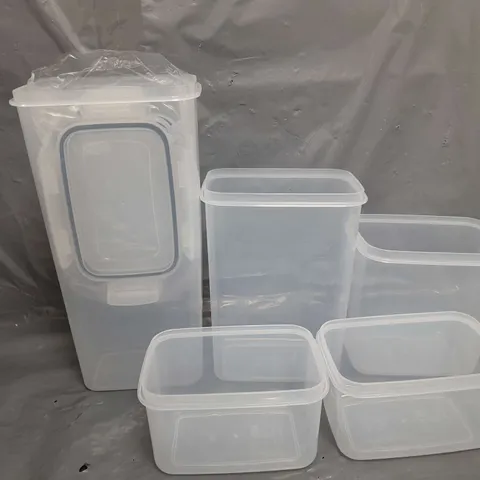 APPROXIMATELY 16 TUPPERWARES AND LIDS IN VARIOUS SIZES