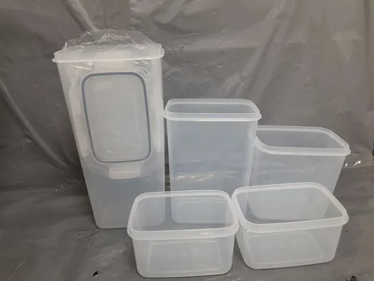 APPROXIMATELY 16 TUPPERWARES AND LIDS IN VARIOUS SIZES