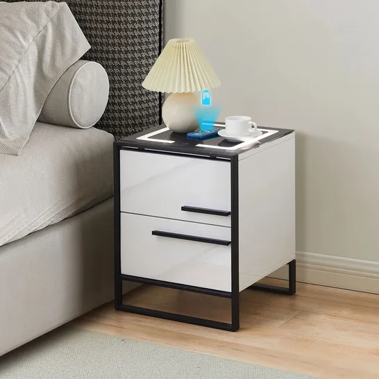 BOXED WIRELESS CHARGING DESK AND DRAWERS IN WHITE