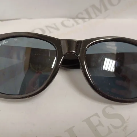 RAYBAN BLACK SUNGLASSES WITH CASE