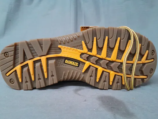 BOXED PAIR OF DEWALT STEEL TOE SAFETY BOOTS IN HONEY UK SIZE 9