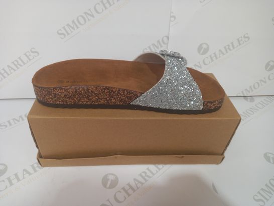 BOXED PAIR OF BELLUCCI SANDALS WITH SILVER JEWELLED EFFECT STRAPS EU SIZE 39