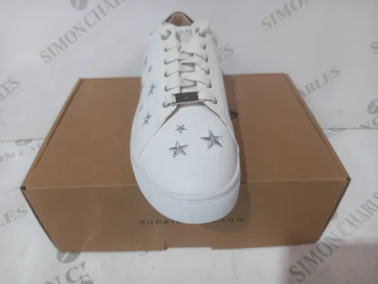 BOXED PAIR OF DUNE LONDON 081 ECLIPTI STAR EMBROIDERED SHOES IN WHITE SIZE 6