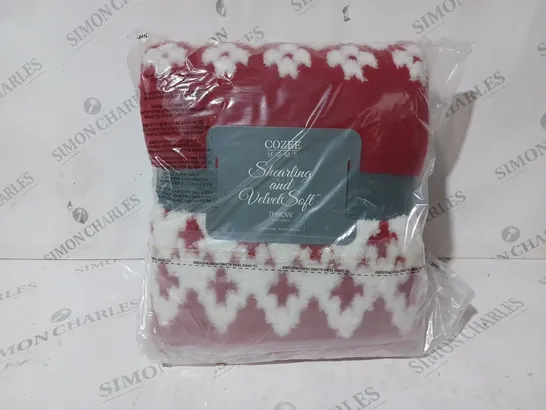 BOXED COZEE HOME SHEARLING AND VELVET SOFT THROW IN RED/WHITE (150 X 200CM)