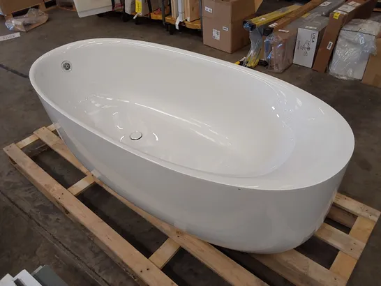 DESIGNER BATH IN WHITE WITH CLICK WASTE