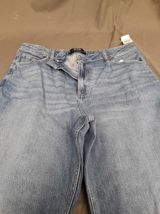 HOLLISTER ULTRA HIGH RISE 90S STRAIGHT JEANS - W33R