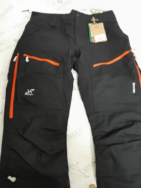 RVRC CARGO PANTS IN BLACK & ORANGE - XL