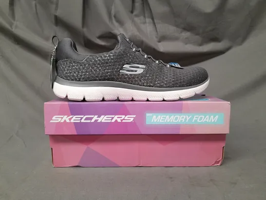 BOXED PAIR OF SKECHERS MEMORY FOAM SHOES IN GREY/MULTICOLOUR UK SIZE 6