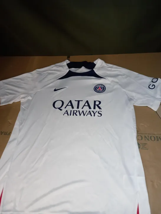 PARIS SAINT GERMAN FC FOOTBALL JERSEY SIZE L