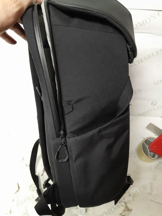 MOSS LARGE BLACK LEATHER RUCKSACK 