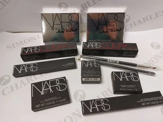 BOX OF APPROX 20 NARS MAKE UP ITEMS TO INCLUDE NARS EYE PAINT (2.5G), NARS ANDY WARHOL EYESHADOW PALETTE (12G) AND NARS CLIMAX INSTANT VOLUME MASCARA (7G)