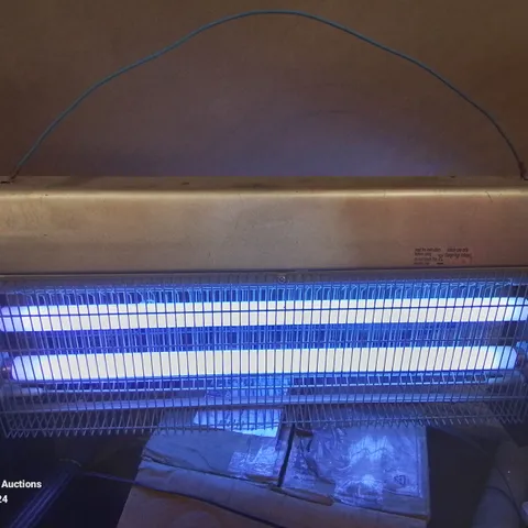 COMMERCIAL FLY/BUG ZAPPER TESTED 