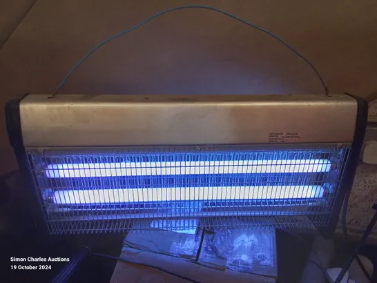 COMMERCIAL FLY/BUG ZAPPER TESTED 