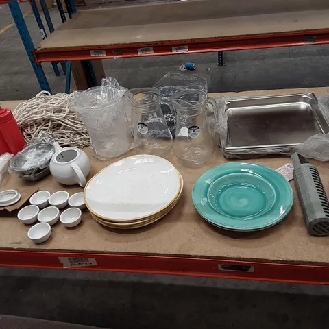 BOX OF ASSORTED DINNERWARE AND CATERING SUPPLIES INCLUDING; CHURCHILL STONECAST PLATES, STEELITE PLATES, LUMINARC JUGS, BAKING TRAYS, GENWARE SERVING DISHES ECT. (1 BOX)