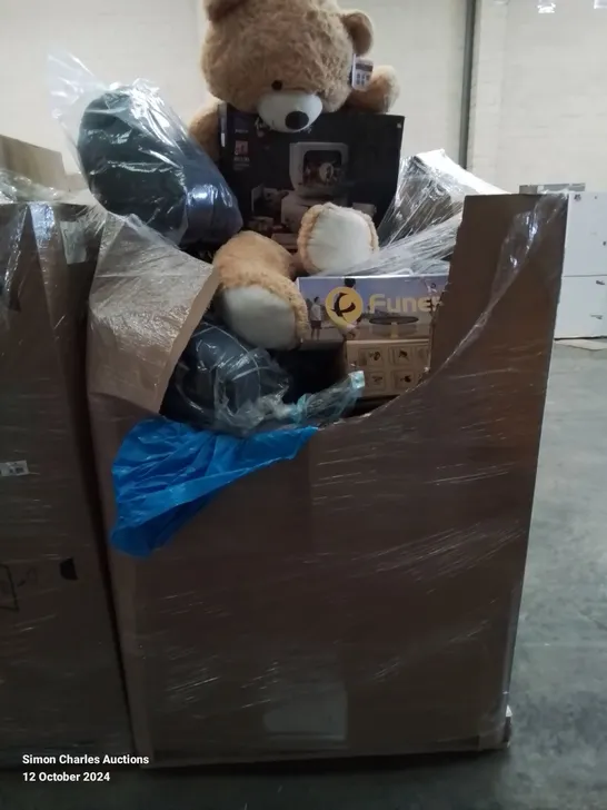 PALLET CONTAINING VARIOUS ASSORTED ITEMS TO INCLUDE: LARGE MORISMOSS TEDDY BEAR, PAN TASY KIDS PLAYSET, FUNELSA OUTDOOR NET GAME AND LOTS OF OTHER BOXED ITEMS