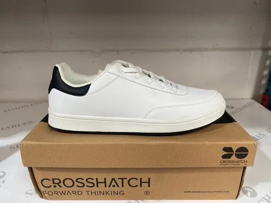 BOXED PAIR OF CROSSHATCH WHITE TRAINERS SIZE 9