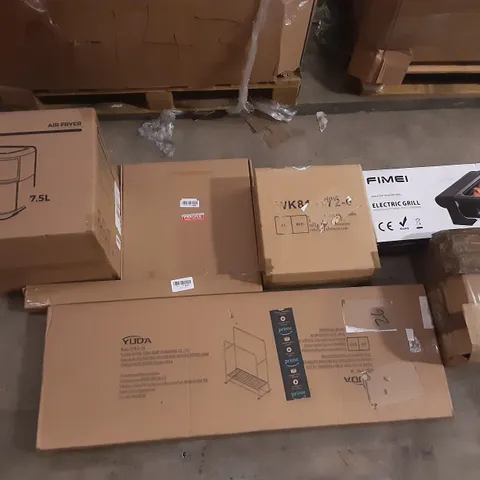PALLET OF ASSORTED PRODUCTS INCLUDING DREAMIRACLE AIR FRYER, FIMEI ELECTRIC GRILL, YUDA, FOLDING BED, HYBRID SPORT MAT, TAIYUHOMES VENETIAN BLINDS