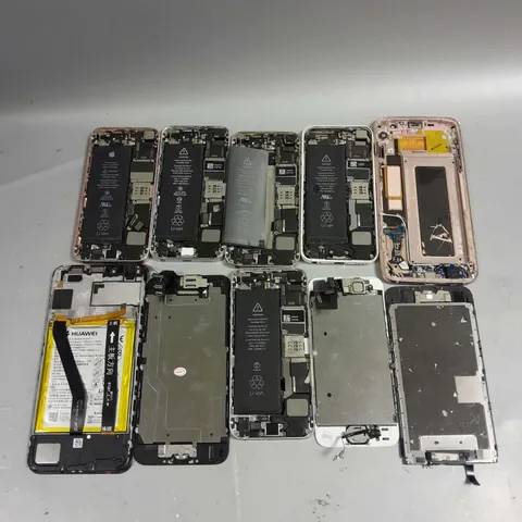 APPROXIMATELY 20 ASSORTED DISASSEMBLED SMARTPHONES IN VARIOUS MODELS 