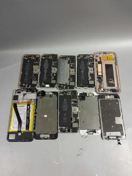 APPROXIMATELY 20 ASSORTED DISASSEMBLED SMARTPHONES IN VARIOUS MODELS 