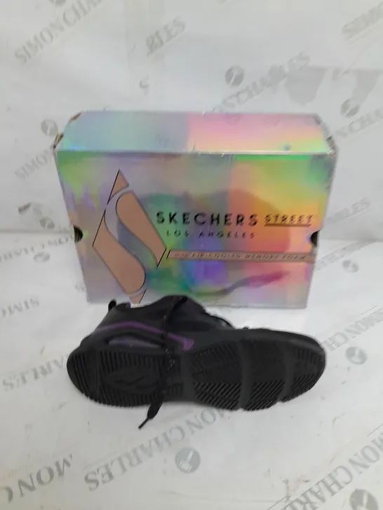 BOXED SKETHERS STREET BLACK/PURPLE TRAINER IN SIZE 5 