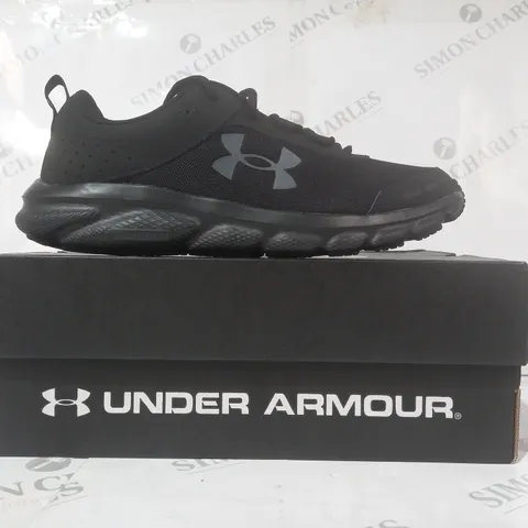 BOXED PAIR OF UNDER ARMOUR CHARGED ASSERT TRAINERS IN BLACK UK SIZE 8.5