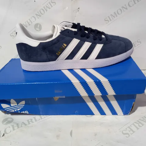 BOXED PAIR OF ADIDAS GAZELLE SHOES IN NAVY UK SIZE 7.5