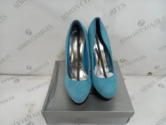 5 BOXED PAIRS OF CASANDRA PLATFORM HEELS IN BLUE VARIOUS SIZES TO INCLUDE SIZES 36, 37, 39  