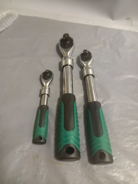 SET OF 3 EXTENDABLE SOCKET WRENCHES 