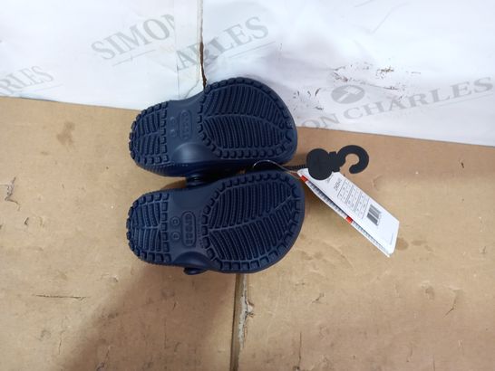 PAIR OF CROCS SIZE C4