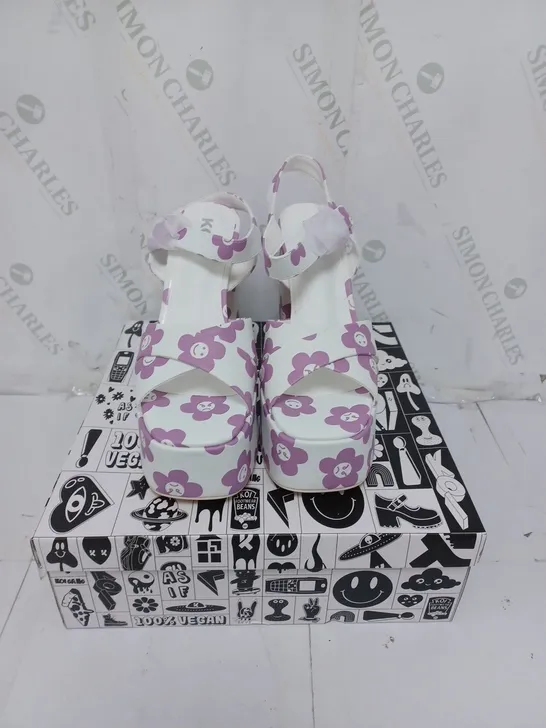 KOI FOOTWEAR LADIES WHITE WITH PURPLE FLOWERS HIGH HEELED SANDALS SIZE 7