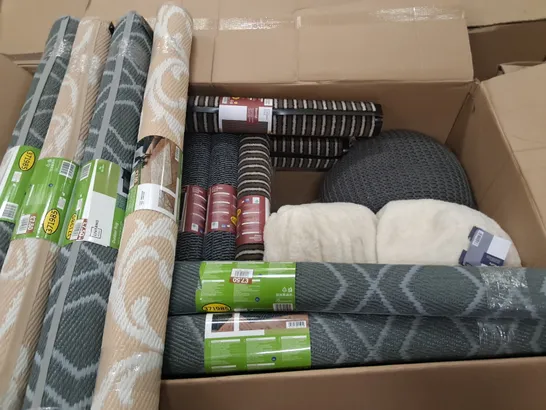 PALLET OF ASSORTED HOME FABRIC ITEMS TO INCLUDE LIVARNO OUTDOOR RUGS AND FILLED POUFFES