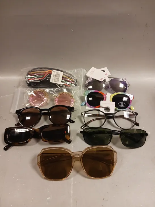 APPROXIMATELY 20 ASSORTED GLASSES/SUNGLASSES IN VARIOUS DESIGNS 