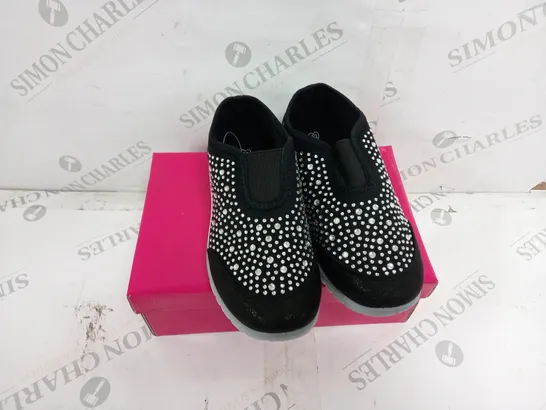 APPROXIMATELY 18 BOXED PAIRS OF LOU LOU SHOES BY SUMMER KIDS SLIP ON TRAINERS IN BLACK VARIOUS SIZE TO INCLUDE 26, 28, 30 