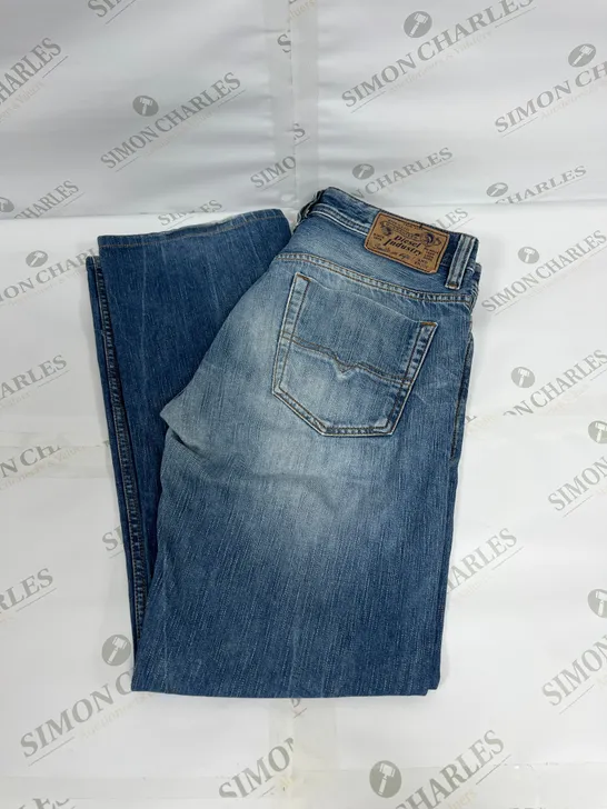 DIESEL VIKER STRAIGHT CUT JEANS IN BLUE SIZE W32 L32