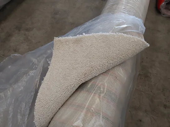 ROLL OF QUALITY HAMPTONS SWAN CARPET // SIZE: APPROXIMATELY 4 X 3m