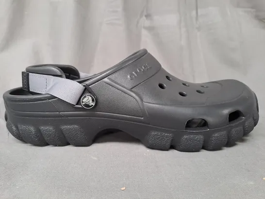 PAIR OF CROCS OFFROAD SPORT CLOGS IN BLACK UK SIZE M11/W12