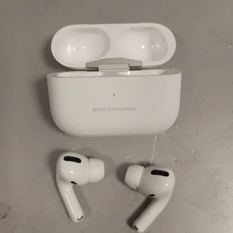 APPLE AIRPODS PRO WIRELESS EARPHONES 