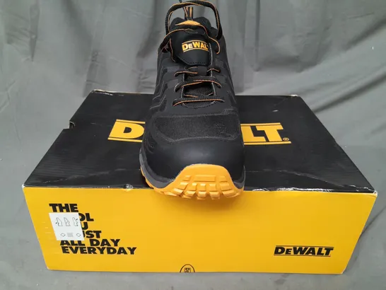 BOXED PAIR OF DEWALT STEEL TOE SHOES IN BLACK UK SIZE 11