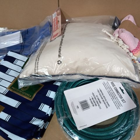 LOT OF APPROXIMATELY 10 ASSORTED HOUSEHOLD ITEMS TO INCLUDE HOT WATER BOTTLE, HOSE CONNECTOR SET, DESIGNER CUSHION, ETC