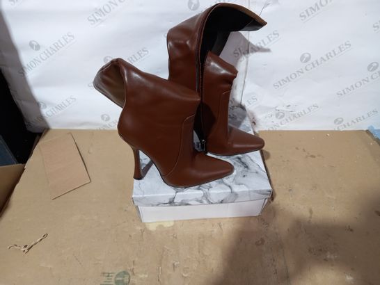 BOXED PAIR OF PRETTY LITTLE THING BROWN FAUX LEATHER BOOTS SIZE 3