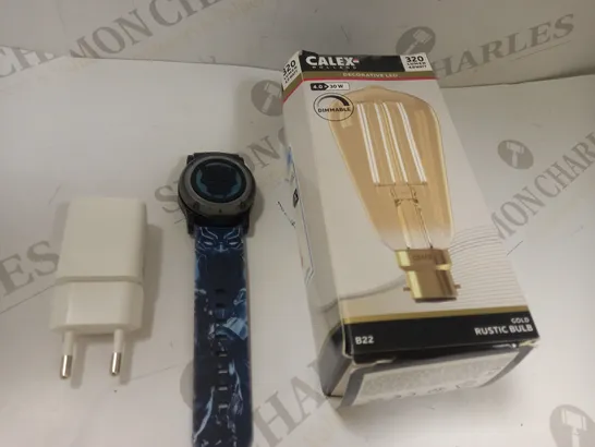BOX OF 3 ASSORTED HOUSEHOLD ITEMS TO INCLUDE CALEX GOLD RUSTIC BULB, MARVEL BLACK PANTHER WATCH, POWER ADAPTER