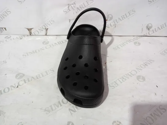 BOXED PAIR OF CROCS CLASSIC IN BLACK UK SIZE M14