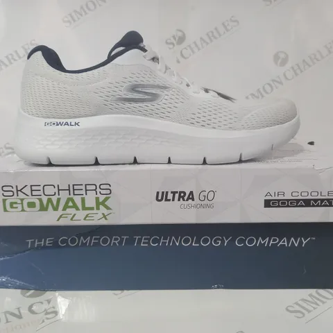 BOXED PAIR OF SKECHERS GO WALK FLEX SHOES IN WHITE UK SIZE 7