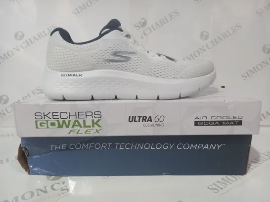 BOXED PAIR OF SKECHERS GO WALK FLEX SHOES IN WHITE UK SIZE 7