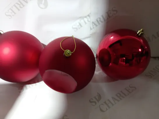 8PK JUMBO 12CM BAUBLES IN RED RRP £15