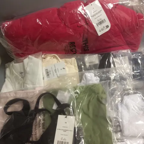 BOX OF APPROXIMATELY 15 ASSORTED HOUSEHOLD/CLOTHING ITEMS TO INCLUDE JACKET, JEANS, VEST TOPS ETC