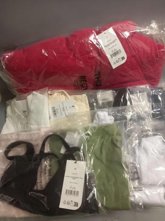 BOX OF APPROXIMATELY 15 ASSORTED HOUSEHOLD/CLOTHING ITEMS TO INCLUDE JACKET, JEANS, VEST TOPS ETC