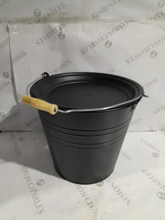 BLACKSPUR 12L ASH BUCKET WITH LID